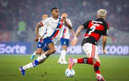 Flamengo vence Bahia com gols de Arrascaeta e Paquetá