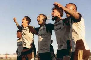 Jogadores do Flamengo em atividade na vespera da partida da Libertadores (Foto: Adriano Fontes/Flamengo)