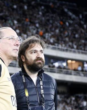 Torcedores do Botafogo exigem ação imediata de John Textor