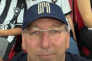 John Textor no meio da torcida do Botafogo no Mane Garrincha (Foto: Arquivo Pessoal)