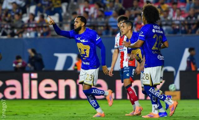 Juninho brilha no Pumas com gol e celebra grande fase
