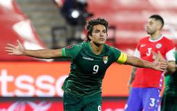 Marcelo Moreno decide jogo na Bolívia e dispara contra Óscar Villegas