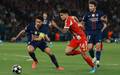 Marquinhos duela com Luis Diaz em PSG x Bayern de Munique. (Foto: REUTERS/Stephanie Lecocq