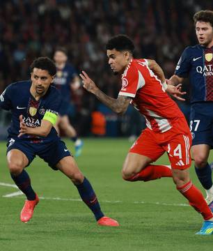 Marquinhos celebra vitória do PSG em jogo eletrizante