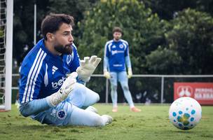 Matheus Cunha em treino do Cruzeiro (Foto: Gustavo Aleixo/Cruzeiro)