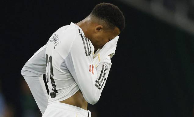 Mbappé desfalca o Real Madrid após lesão na coxa