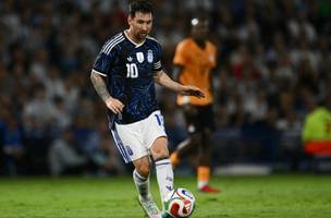 Messi jogando pela Argentina (Foto: Luis Robayo / AFP)