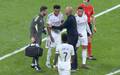 Militao saiu de campo lesionado no jogo do Real Madrid contra o Alaves, pelo Campeonato Espanhol (Foto: Reproducao
