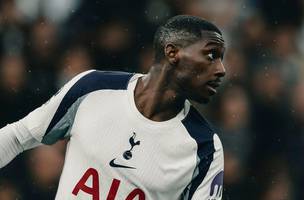 Muani em acao pelo Tottenham Hotspur em jogo da Premier League (Harvey Murphy/News Images/NurPhoto via Getty Images) (Foto: @thefrederikkejensen / Instagram)
