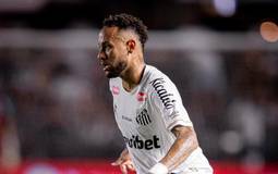 Cuca elogia Neymar e destaca forma física em vitória