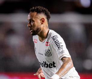 Cuca elogia Neymar e destaca forma física em vitória