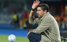 Abel Ferreira critica dimensões do gramado após empate do Palmeiras
