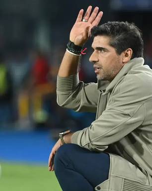 Abel Ferreira critica dimensões do gramado após empate do Palmeiras