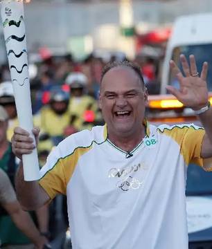 Flamengo homenageia Oscar ao aposentar camisa 14