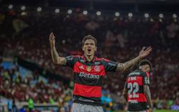 Flamengo supera Vitória por 2 a 1 na Copa do Brasil