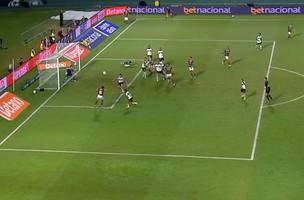 Registro da analise do VAR em Coritiba x Fluminense (Foto: Reproducao / CBF)