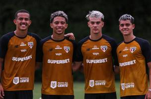 Roger Machado abre espaco para jovens de Cotia no Sao Paulo (Foto: Gabriel Ambros/SPFC)