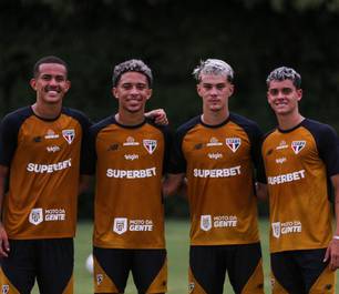 Roger Machado aposta em jovens diante de calendário apertado