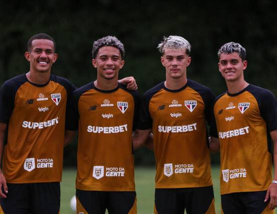 Roger Machado aposta em jovens diante de calendário apertado