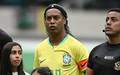 Ronaldinho Gaucho em partida de lendas do Brasil e do Mexico (Foto: Carl de Souza/AFP