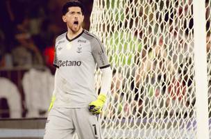 Rossi comemora defesa de penalti contra o Fluminense, na decisao do Carioca (Foto: Adriano Fontes/Flamengo)