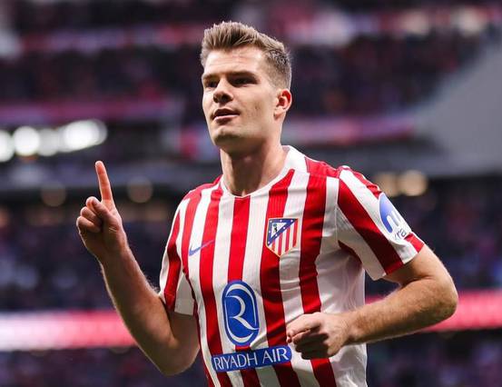 Barcelona considera Alexander Sorloth para substituir Lewandowski