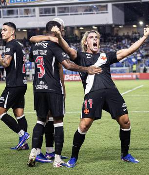 Vasco vence Paysandu com dois gols de Spinelli