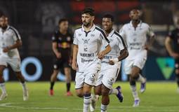 Taliari marca golaço do meio-campo em Remo x Bragantino
