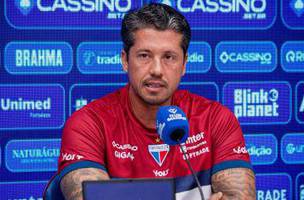 Tecnico Thiago Carpini, do Fortaleza, durante entrevista coletiva (Foto: Divulgacao/Fortaleza)