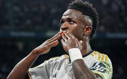 Van der Vaart critica atuação de Vinícius: "Horrível"