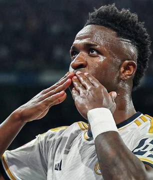 Van der Vaart critica atuação de Vinícius: "Horrível"