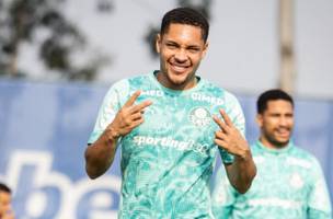 Vitor Roque treina com elenco do Palmeiras (Foto: Divulgacao/Palmeiras)