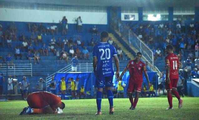 Vitória-ES perde na estreia da Série D em meio a protestos