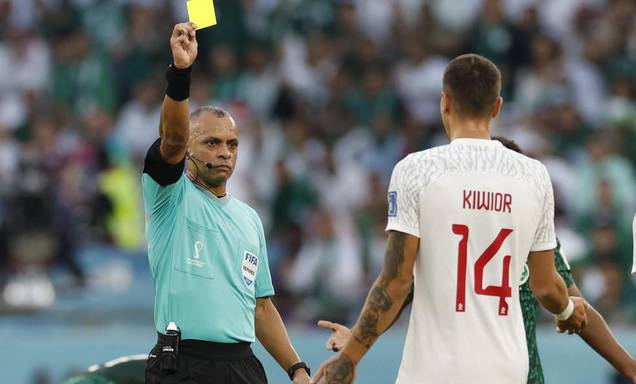 Fifa muda regra e zera cartões amarelos em duas fases da Copa do Mundo