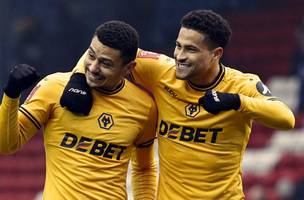 Wolverhampton, com tres brasileiros, e rebaixado na Premier League (Foto: Imago)