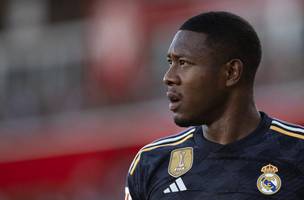 Alaba, de 33 anos, deixa o elenco madridista apos cinco temporadas no clube, (Foto: JORGE GUERRERO / AFP)
