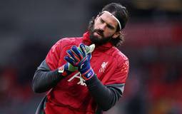 Alisson perto de retorno após lesão muscular