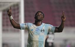 Convocado por Gana, Amuzu pode virar problema para o Grêmio