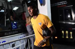 Arboleda chega ao Morumbis para duelo entre Sao Paulo e Flamengo. (Foto: Marcos Ribolli)