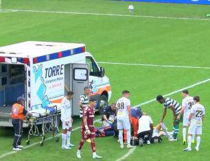 Luan Peres desmaia em campo e é levado de ambulância
