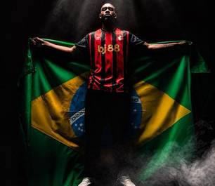 Destaque na Premier League, Rayan garante vaga na Seleção