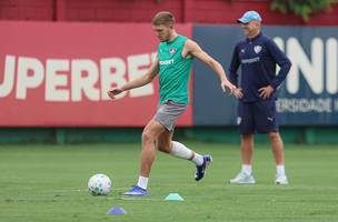 Castillo em treino do Fluminense (Foto: LUCAS MERCON / FLUMINENSE F.C.)