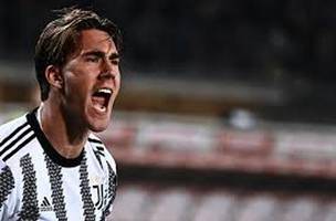 Dusan Vlahovic vive futuro indefinido na Juventus e entrou na mira de gigantes do futebol europeu para a proxima janela de transferencias (Foto: Reproducao)