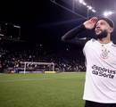 Memphis Depay aceita reduzir salário para ficar no Corinthians
