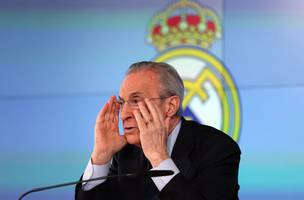 Florentino Perez fala em entrevista coletiva no Real Madrid. (Foto: Reuters)