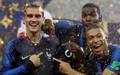 Griezmann, Mbappe e Pogba comemoram titulo da Franca na Copa de 2018 (Foto: EFE
