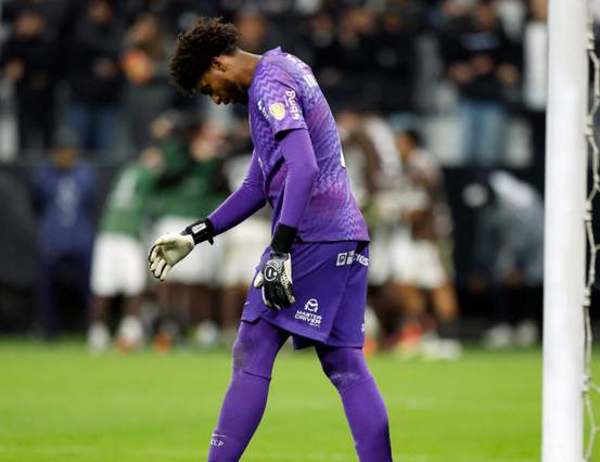 Corinthians perde, mas lidera grupo na Libertadores