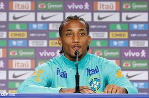 Joao Pedro em entrevista coletiva da selecao brasileira. (Foto: Rafael Ribeiro / CBF)