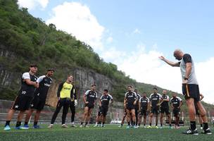 Jogadores do Botafogo reunidos em treino que antecedeu a ultima partida antes da pausa para a Copa do Mundo, contra o Bahia (Foto: Vitor Silva/Botafogo)