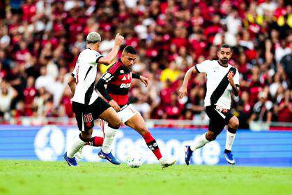 Luxemburgo detona “retranca” do Flamengo em clássico